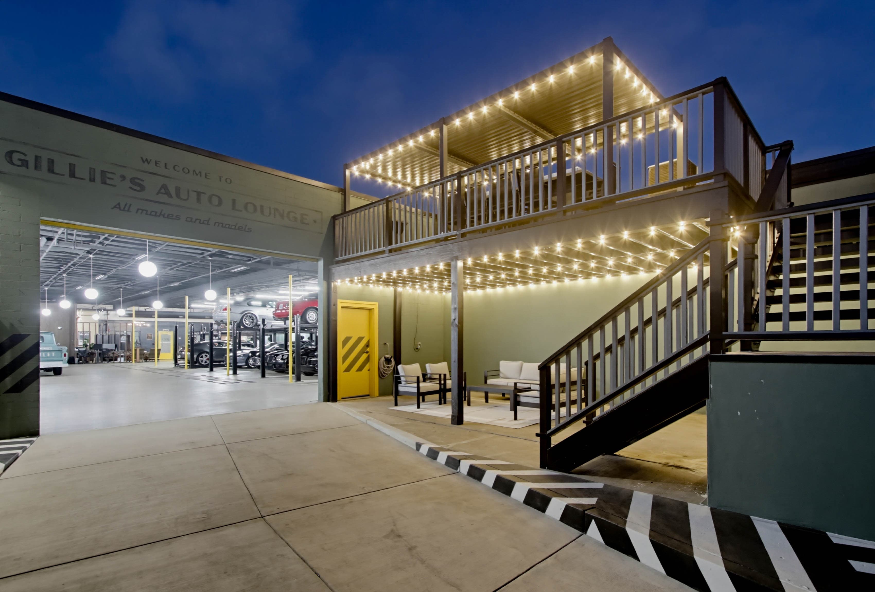 Gillie's Auto Lounge photo