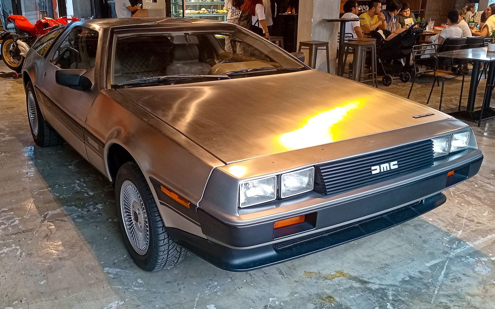 DeLorean DMC-12 (1981-1983)